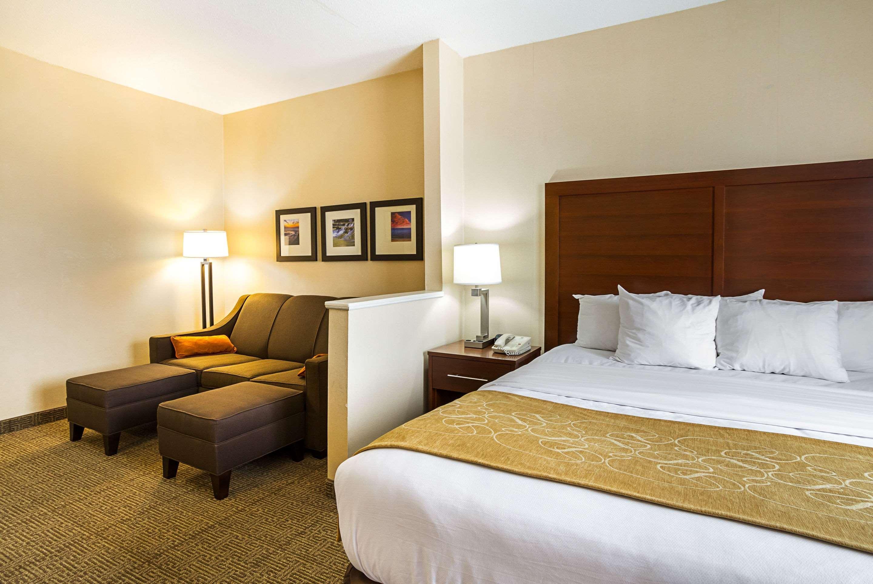 Comfort Suites Twinsburg Exterior photo