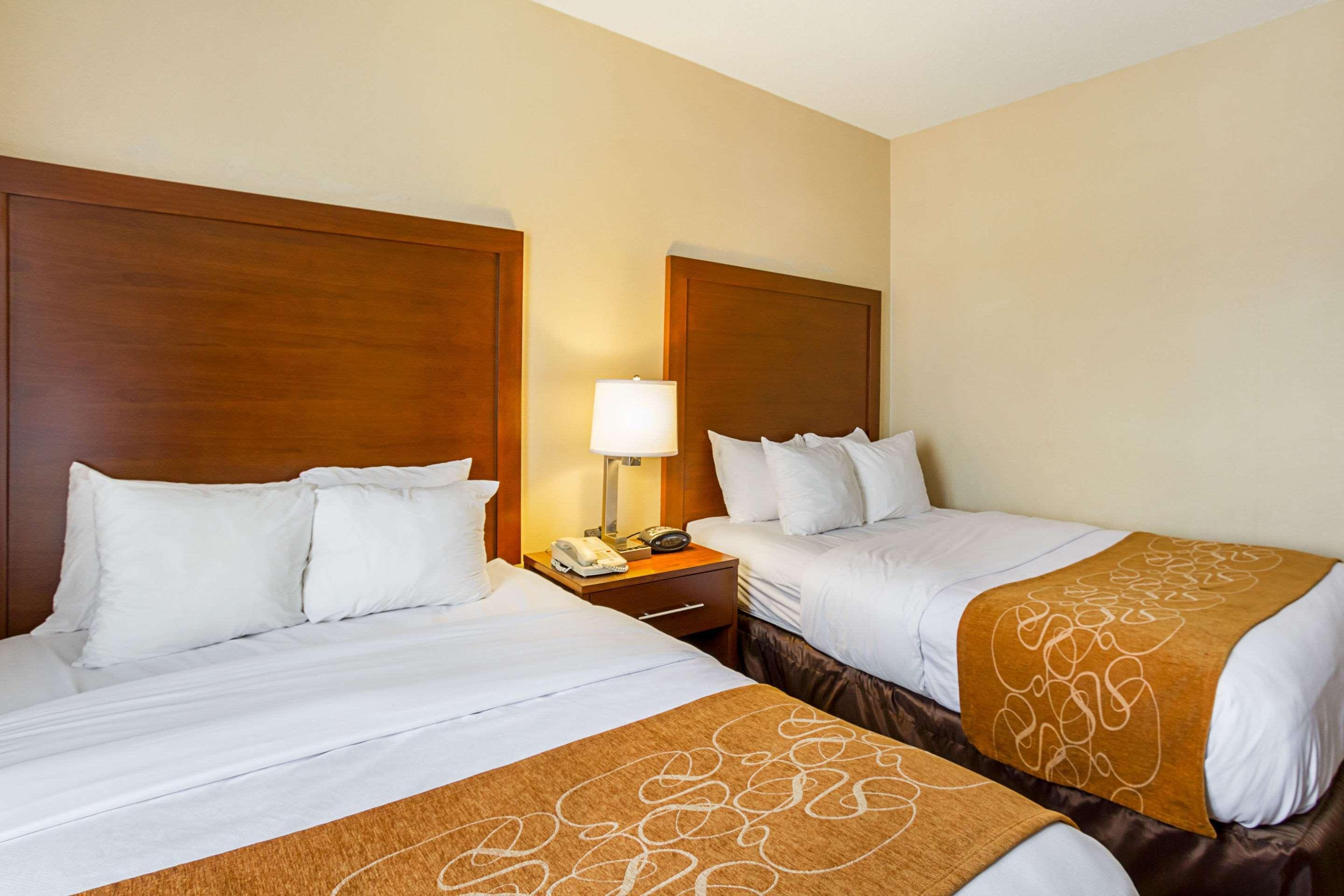 Comfort Suites Twinsburg Exterior photo