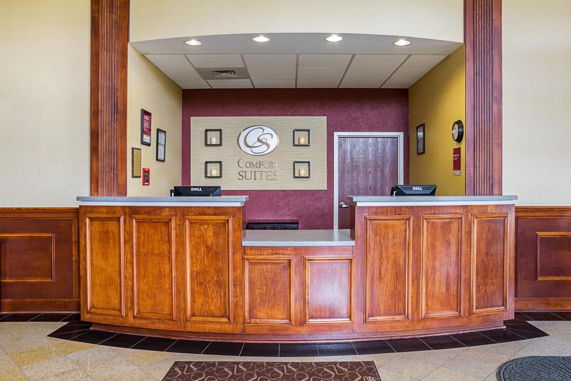 Comfort Suites Twinsburg Exterior photo