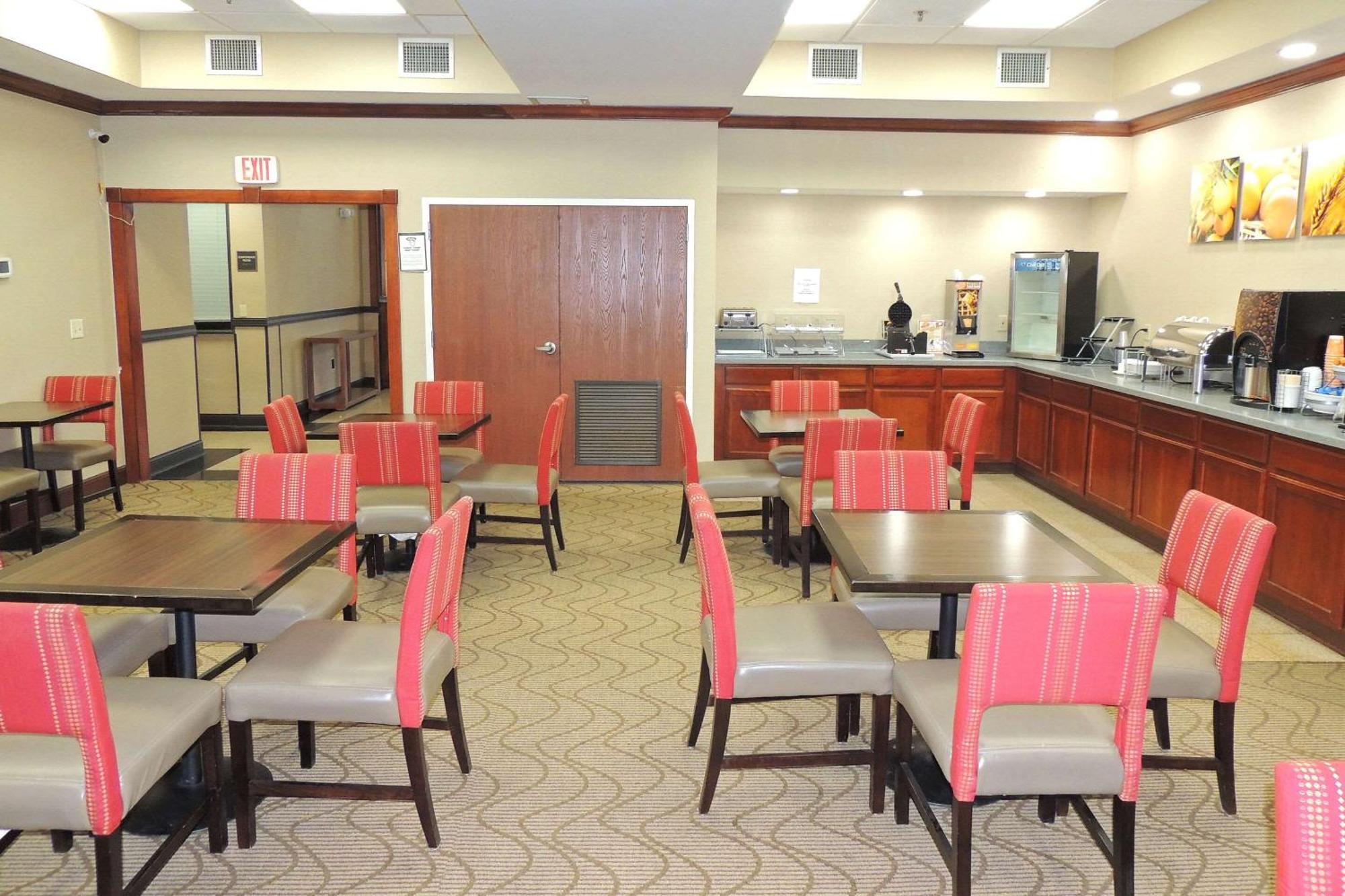 Comfort Suites Twinsburg Exterior photo