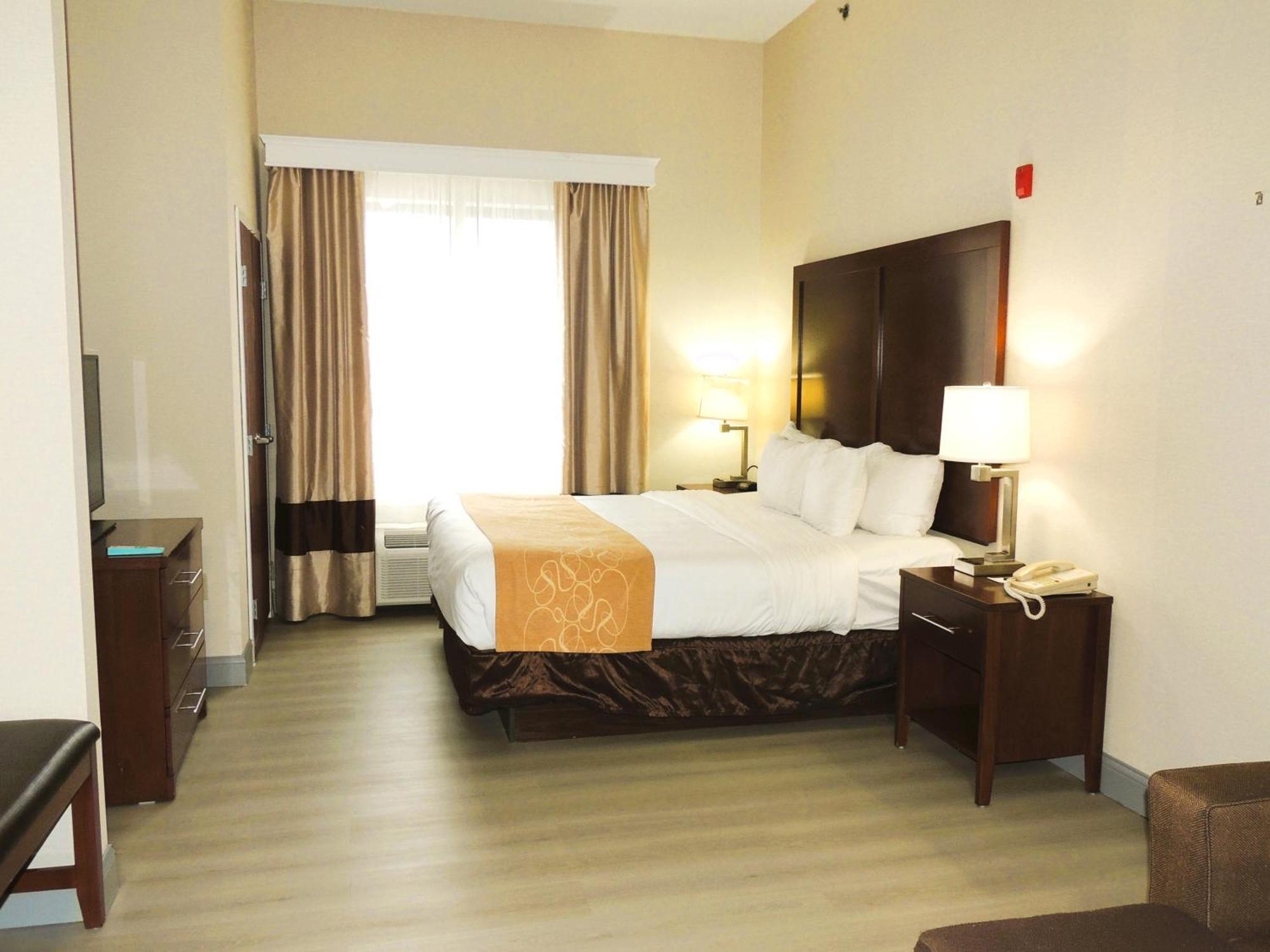 Comfort Suites Twinsburg Exterior photo